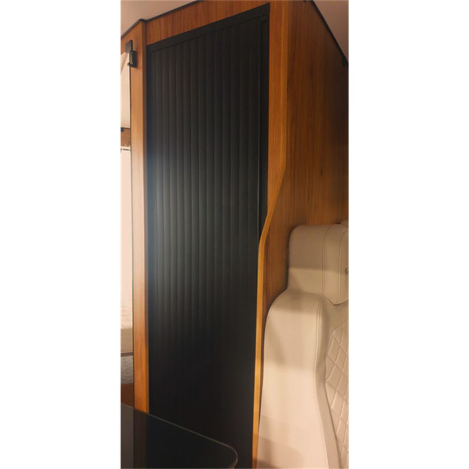tapparella-per-porta-doccia-nera-con-guide-carbest