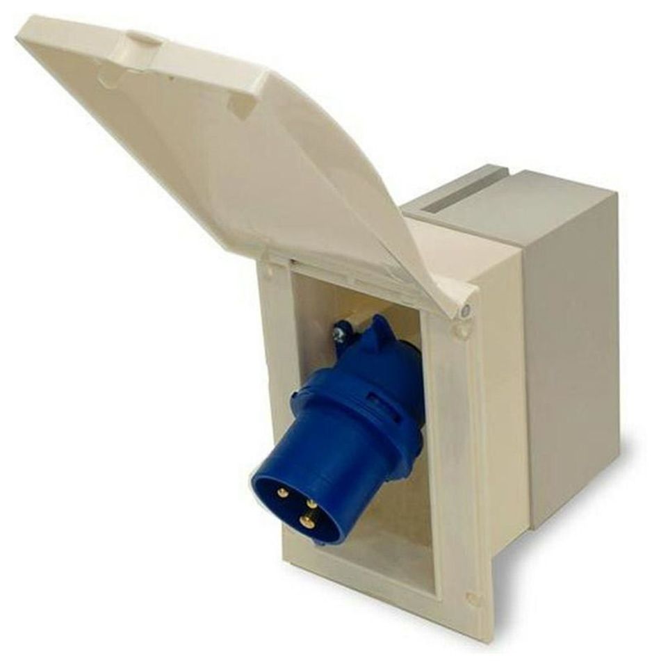 spina-esterna-bianca-16a-2p-plus-t230v-ip44-95257-dot-10
