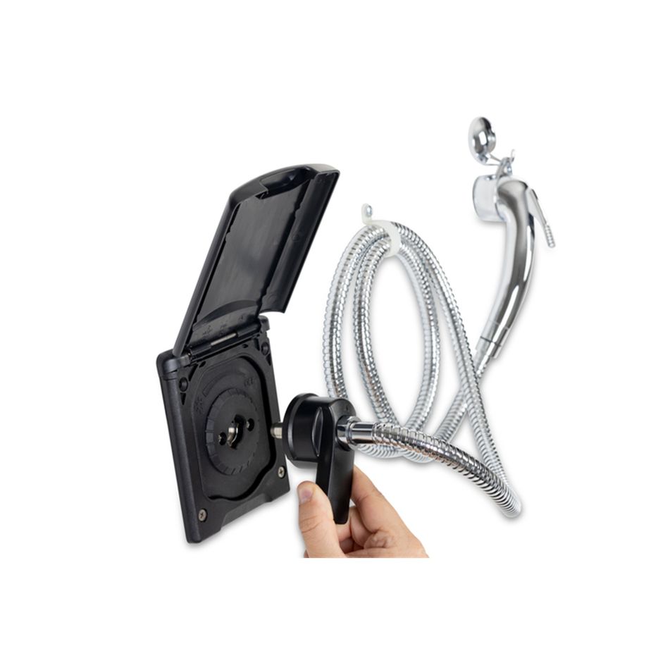 presa-acqua-con-miscelatore-nera-con-doccia-e-gancio
